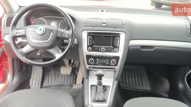 Червоний Шкода Октавія, об'ємом двигуна 1.99 л та пробігом 247 тис. км за 9000 $, фото 8 на Automoto.ua