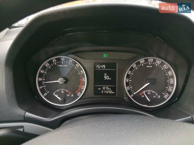 Красный Шкода Октавия, объемом двигателя 2 л и пробегом 215 тыс. км за 8650 $, фото 3 на Automoto.ua