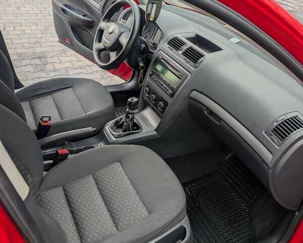 Красный Шкода Октавия, объемом двигателя 1.6 л и пробегом 270 тыс. км за 7400 $, фото 7 на Automoto.ua
