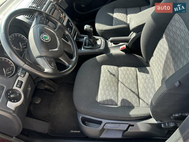 Красный Шкода Октавия, объемом двигателя 1.6 л и пробегом 228 тыс. км за 8650 $, фото 16 на Automoto.ua