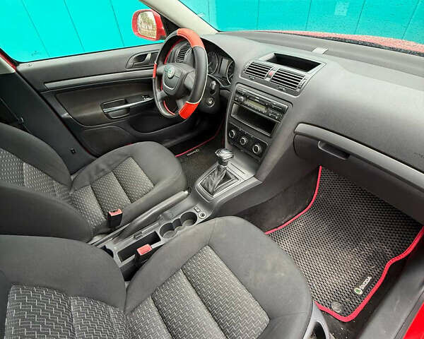 Красный Шкода Октавия, объемом двигателя 1.6 л и пробегом 294 тыс. км за 5900 $, фото 9 на Automoto.ua