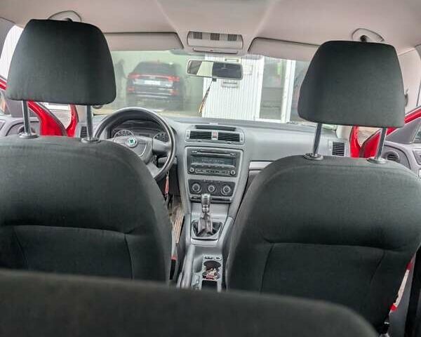 Красный Шкода Октавия, объемом двигателя 1.6 л и пробегом 270 тыс. км за 7400 $, фото 2 на Automoto.ua