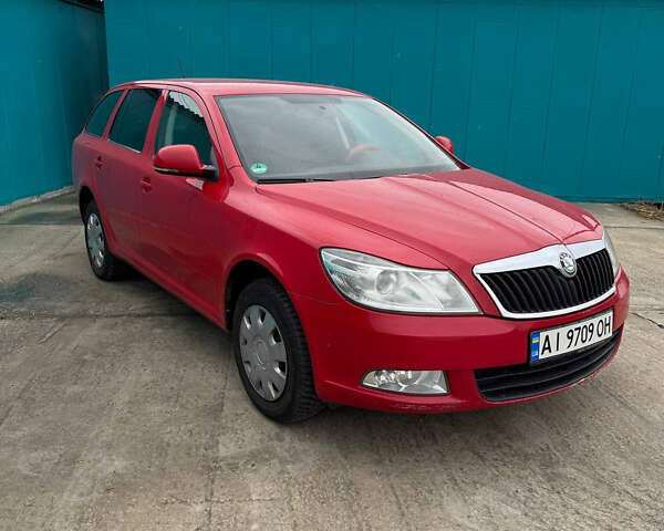 Красный Шкода Октавия, объемом двигателя 1.6 л и пробегом 294 тыс. км за 5900 $, фото 1 на Automoto.ua