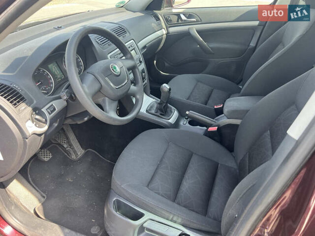 Красный Шкода Октавия, объемом двигателя 0 л и пробегом 271 тыс. км за 9200 $, фото 7 на Automoto.ua