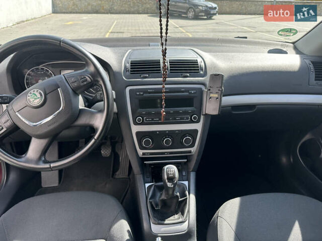 Красный Шкода Октавия, объемом двигателя 1.6 л и пробегом 230 тыс. км за 8550 $, фото 22 на Automoto.ua