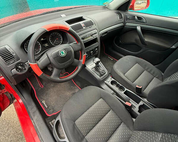 Красный Шкода Октавия, объемом двигателя 1.6 л и пробегом 294 тыс. км за 5900 $, фото 7 на Automoto.ua