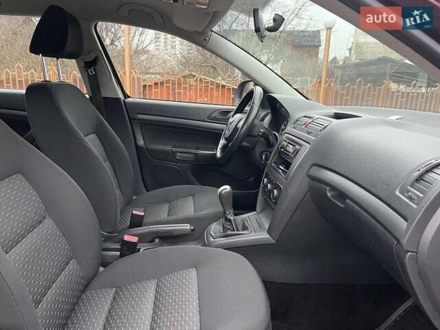 Красный Шкода Октавия, объемом двигателя 1.6 л и пробегом 196 тыс. км за 7000 $, фото 17 на Automoto.ua