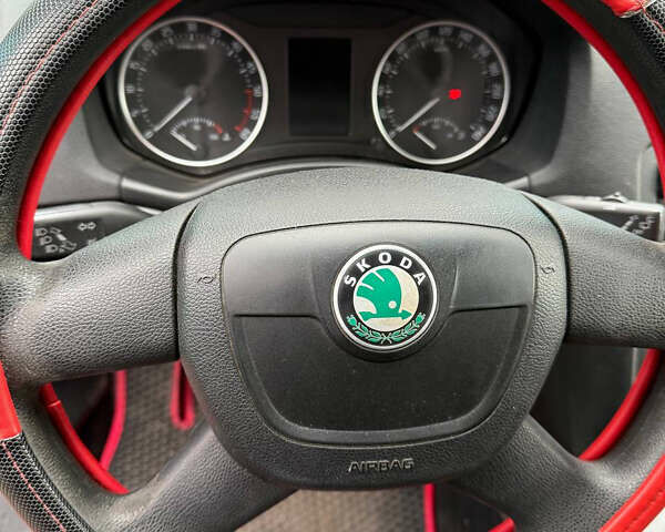 Красный Шкода Октавия, объемом двигателя 1.6 л и пробегом 294 тыс. км за 5900 $, фото 6 на Automoto.ua