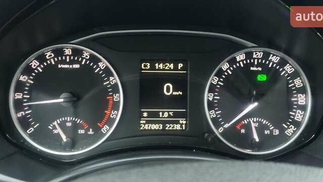 Червоний Шкода Октавія, об'ємом двигуна 1.99 л та пробігом 247 тис. км за 9000 $, фото 9 на Automoto.ua