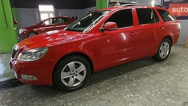 Шкода Октавия 2012 в Надворной на Automoto.ua Красный Шкода Октавия, объемом двигателя 2.02 л и пробегом 294 тыс. км за 8999 $, фото 6 на Automoto.ua