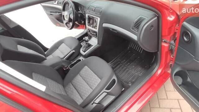 Червоний Шкода Октавія, об'ємом двигуна 1.99 л та пробігом 247 тис. км за 9000 $, фото 11 на Automoto.ua