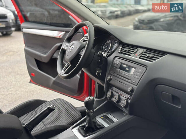 Красный Шкода Октавия, объемом двигателя 1.8 л и пробегом 260 тыс. км за 10800 $, фото 24 на Automoto.ua