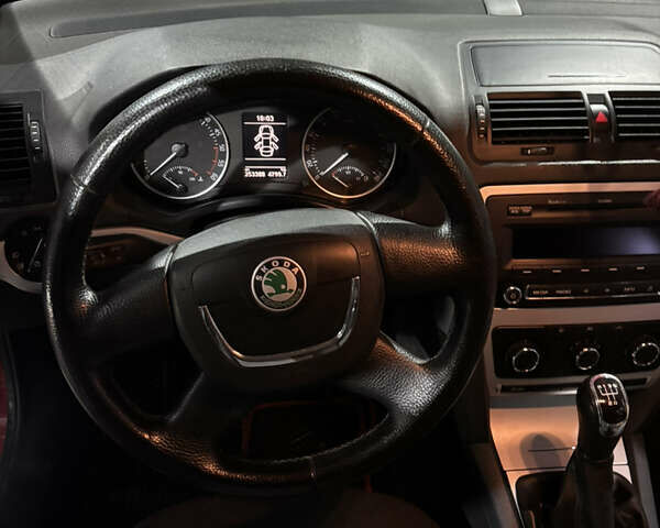 Червоний Шкода Октавія, об'ємом двигуна 1.6 л та пробігом 253 тис. км за 5600 $, фото 24 на Automoto.ua