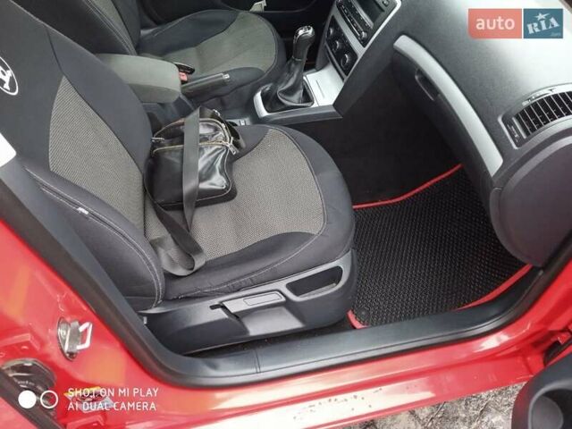 Красный Шкода Октавия, объемом двигателя 1.6 л и пробегом 222 тыс. км за 7400 $, фото 4 на Automoto.ua