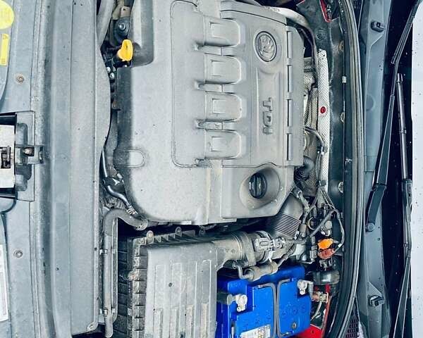 Красный Шкода Октавия, объемом двигателя 1.6 л и пробегом 320 тыс. км за 8950 $, фото 12 на Automoto.ua