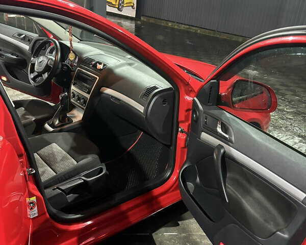 Червоний Шкода Октавія, об'ємом двигуна 1.6 л та пробігом 253 тис. км за 5600 $, фото 19 на Automoto.ua