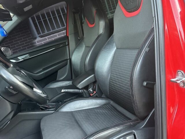 Красный Шкода Октавия, объемом двигателя 2 л и пробегом 270 тыс. км за 13650 $, фото 15 на Automoto.ua