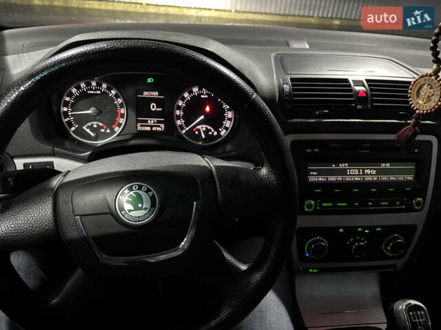 Червоний Шкода Октавія, об'ємом двигуна 1.6 л та пробігом 253 тис. км за 5600 $, фото 27 на Automoto.ua