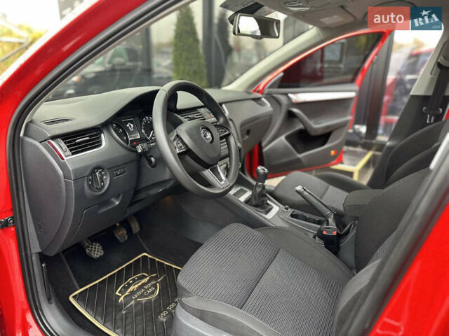 Красный Шкода Октавия, объемом двигателя 1.8 л и пробегом 260 тыс. км за 10800 $, фото 13 на Automoto.ua