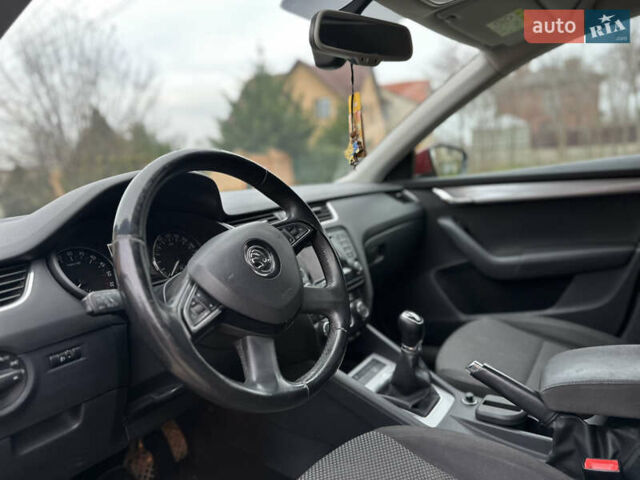 Червоний Шкода Октавія, об'ємом двигуна 1.6 л та пробігом 180 тис. км за 10999 $, фото 4 на Automoto.ua