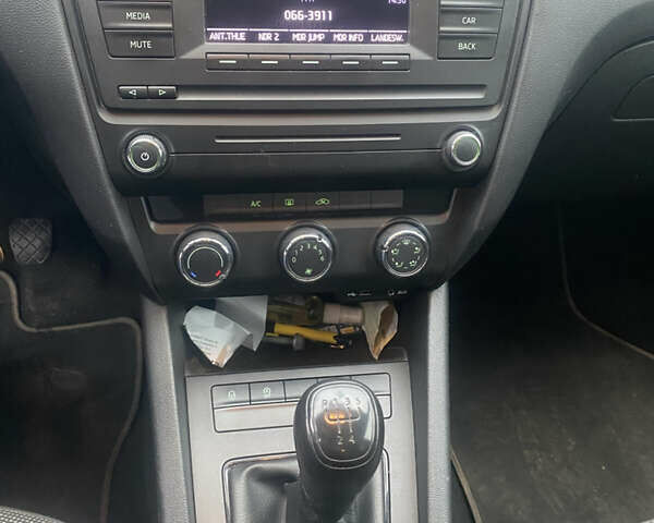 Красный Шкода Октавия, объемом двигателя 1.6 л и пробегом 251 тыс. км за 9500 $, фото 15 на Automoto.ua