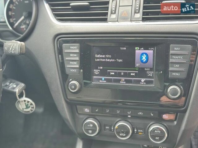 Красный Шкода Октавия, объемом двигателя 1.6 л и пробегом 180 тыс. км за 9999 $, фото 8 на Automoto.ua