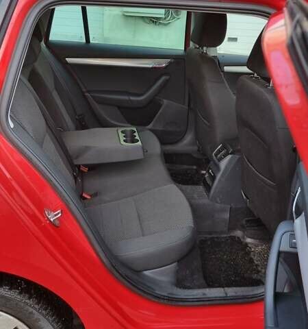 Красный Шкода Октавия, объемом двигателя 1.6 л и пробегом 213 тыс. км за 9500 $, фото 6 на Automoto.ua