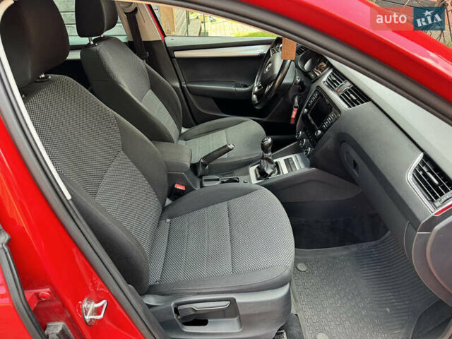 Красный Шкода Октавия, объемом двигателя 1.6 л и пробегом 250 тыс. км за 10500 $, фото 13 на Automoto.ua