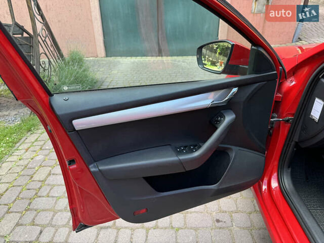 Красный Шкода Октавия, объемом двигателя 1.6 л и пробегом 250 тыс. км за 10500 $, фото 15 на Automoto.ua