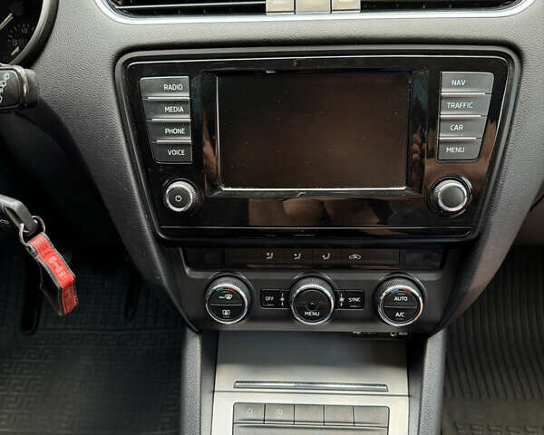 Красный Шкода Октавия, объемом двигателя 1.6 л и пробегом 250 тыс. км за 10500 $, фото 17 на Automoto.ua