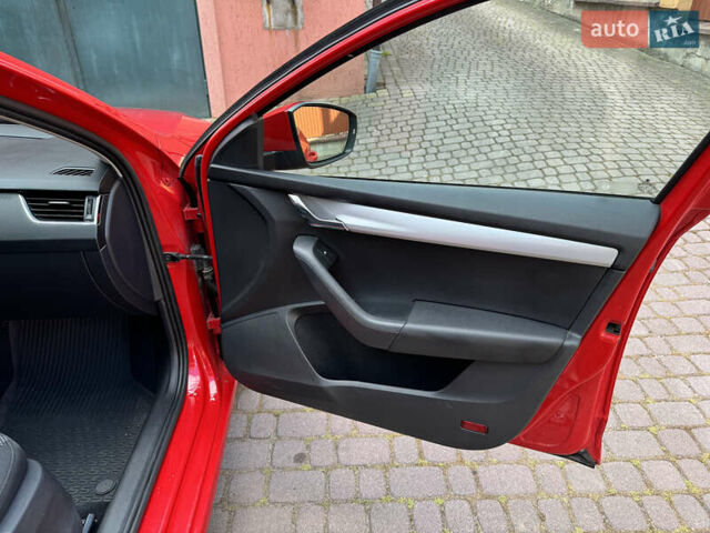 Красный Шкода Октавия, объемом двигателя 1.6 л и пробегом 250 тыс. км за 10500 $, фото 12 на Automoto.ua