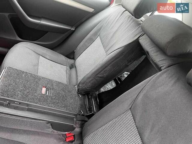 Красный Шкода Октавия, объемом двигателя 1.6 л и пробегом 235 тыс. км за 11500 $, фото 8 на Automoto.ua