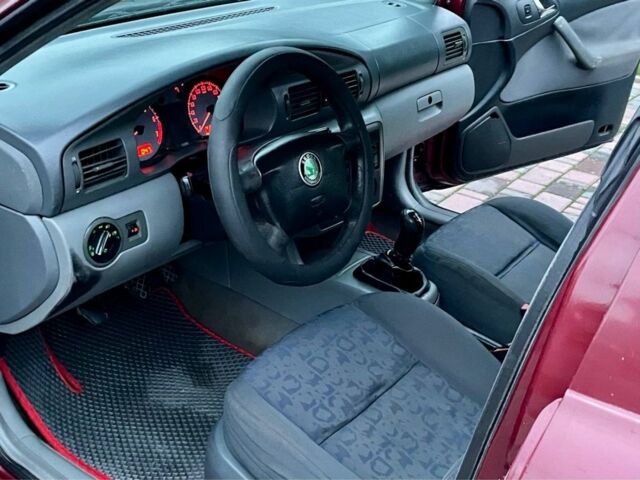 Красный Шкода Октавия, объемом двигателя 1.6 л и пробегом 300 тыс. км за 2650 $, фото 4 на Automoto.ua