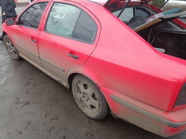 Красный Шкода Октавия, объемом двигателя 1.6 л и пробегом 397 тыс. км за 2500 $, фото 3 на Automoto.ua