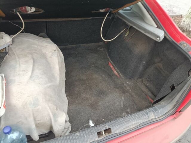 Красный Шкода Октавия, объемом двигателя 1.6 л и пробегом 397 тыс. км за 2500 $, фото 2 на Automoto.ua