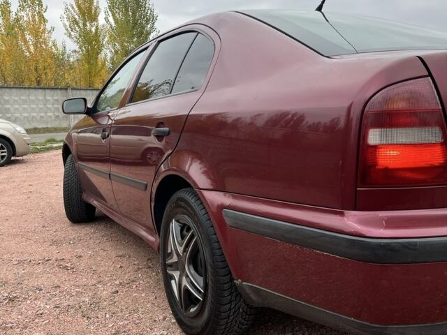 Червоний Шкода Октавія, об'ємом двигуна 1.6 л та пробігом 287 тис. км за 1850 $, фото 1 на Automoto.ua