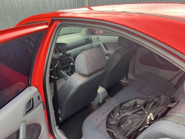 Красный Шкода Октавия, объемом двигателя 1.6 л и пробегом 285 тыс. км за 3600 $, фото 5 на Automoto.ua