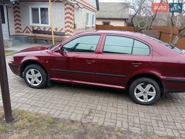 Красный Шкода Октавия, объемом двигателя 1.6 л и пробегом 330 тыс. км за 3600 $, фото 4 на Automoto.ua