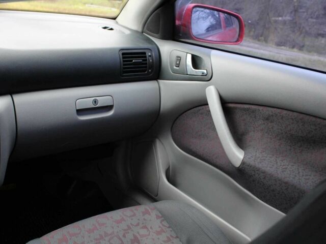 Красный Шкода Октавия, объемом двигателя 1.6 л и пробегом 300 тыс. км за 2750 $, фото 10 на Automoto.ua