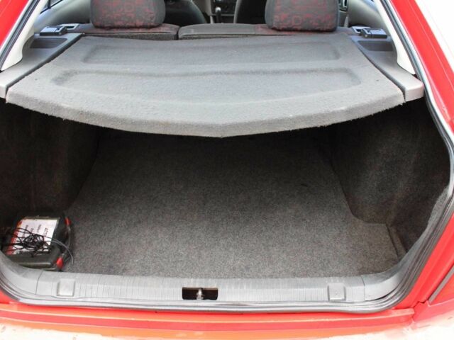 Красный Шкода Октавия, объемом двигателя 1.6 л и пробегом 300 тыс. км за 2750 $, фото 15 на Automoto.ua