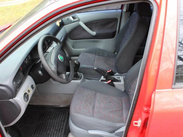 Красный Шкода Октавия, объемом двигателя 1.6 л и пробегом 300 тыс. км за 2750 $, фото 13 на Automoto.ua