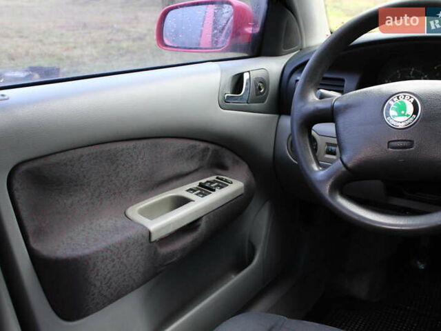 Червоний Шкода Октавія, об'ємом двигуна 1.6 л та пробігом 300 тис. км за 2752 $, фото 8 на Automoto.ua