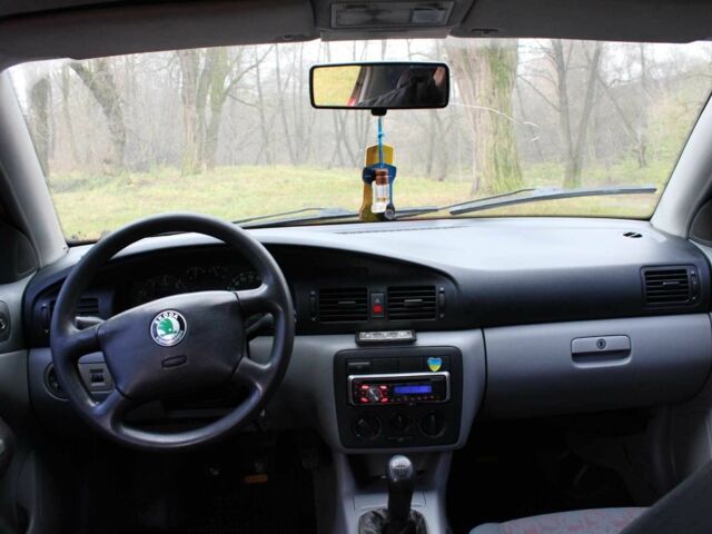 Красный Шкода Октавия, объемом двигателя 1.6 л и пробегом 300 тыс. км за 2750 $, фото 8 на Automoto.ua