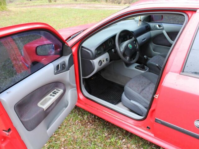 Красный Шкода Октавия, объемом двигателя 1.6 л и пробегом 300 тыс. км за 2750 $, фото 11 на Automoto.ua