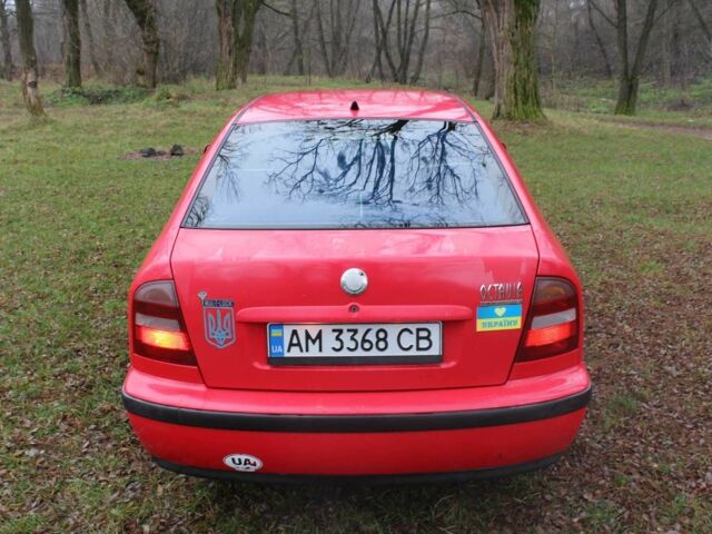 Красный Шкода Октавия, объемом двигателя 1.6 л и пробегом 300 тыс. км за 2750 $, фото 6 на Automoto.ua