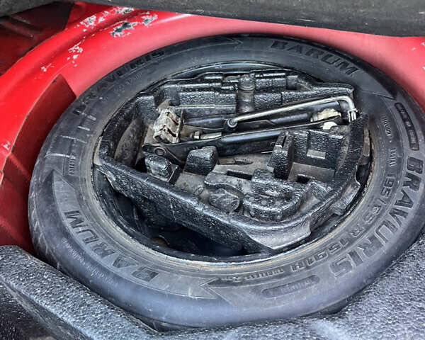 Красный Шкода Октавия, объемом двигателя 1.6 л и пробегом 287 тыс. км за 3200 $, фото 7 на Automoto.ua