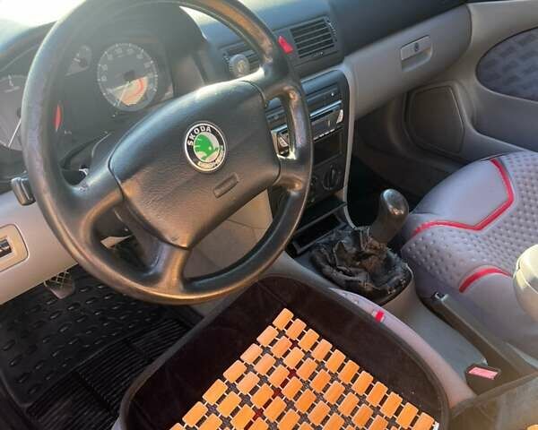 Красный Шкода Октавия, объемом двигателя 1.6 л и пробегом 287 тыс. км за 3200 $, фото 6 на Automoto.ua