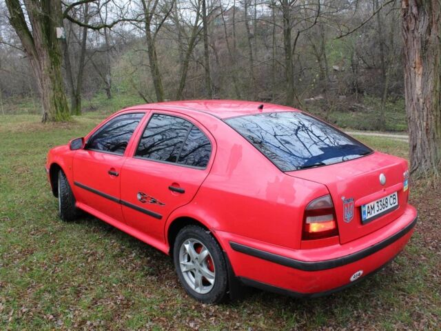 Красный Шкода Октавия, объемом двигателя 1.6 л и пробегом 300 тыс. км за 2750 $, фото 7 на Automoto.ua