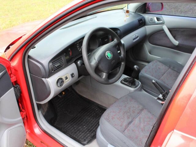 Красный Шкода Октавия, объемом двигателя 1.6 л и пробегом 300 тыс. км за 2750 $, фото 12 на Automoto.ua