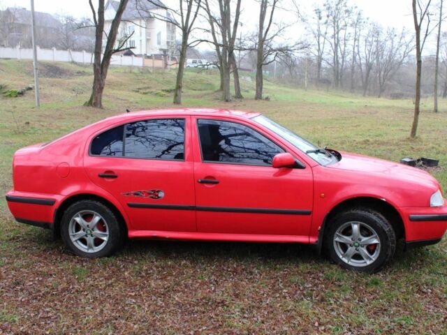 Красный Шкода Октавия, объемом двигателя 1.6 л и пробегом 300 тыс. км за 2750 $, фото 3 на Automoto.ua